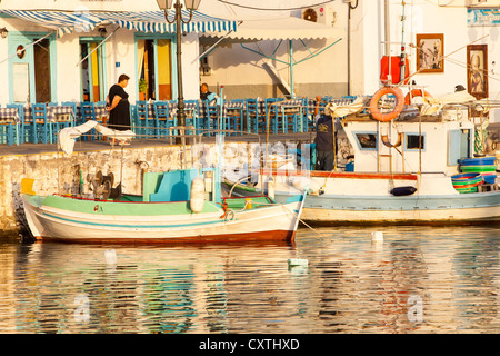 Les bateaux de pêche traditionnels à Myrina sur Lemnos, Grèce. Banque D'Images