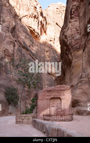 Tombeau dans Al-Siq, Petra Banque D'Images