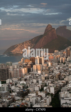 Vue sur le quartier d'Ipanema de Morro do Cantagalo Banque D'Images