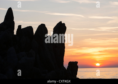 Le littoral sur Myrina Lemnos, Grèce au coucher du soleil. Banque D'Images