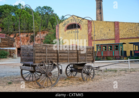 Ville de l'Ouest. Union Pacific gare, vue wagon depuis les jours de l'ouest sauvage, à la Reserva Sevilla, Safari park Banque D'Images