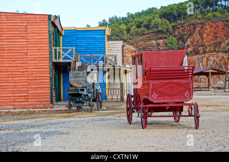 Ville de l'ouest, porteur de l'époque de l'ouest sauvage, en vue de face d'un télégraphe, des mines hôtel fort west Barranco, Séville, Espagne Banque D'Images