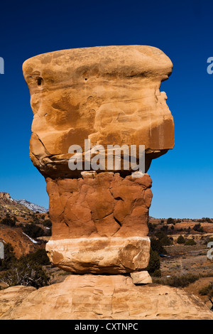 Des formations de roche Hoodoo à Devil's Garden le long trou dans le Rock Road dans le Grand Staircase-Escalante National Monument Banque D'Images