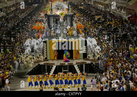 Élaborer flottent dans défilé du carnaval Rio de Janeiro Brésil Banque D'Images