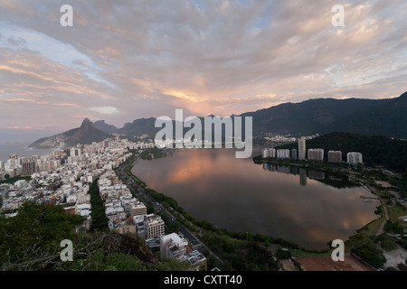 Lagoa Rodrigo de Freitas de Cantagalo Morro do Rio de Janeiro Brésil Banque D'Images