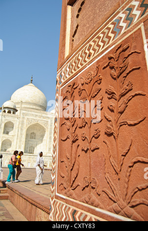 Décoration en grès rouge peut être vu dans la région de Taj Mahal Banque D'Images