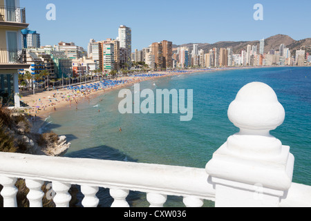 La province de Benidorm, Alicante, Costa Blanca, Espagne. La plage de Levante. Banque D'Images
