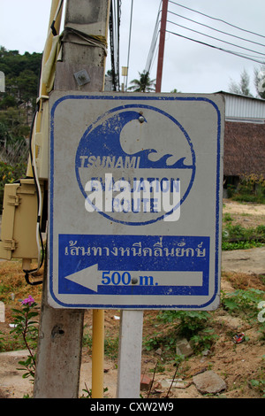 Parcours d'évacuation du tsunami en Thaïlande signe Banque D'Images