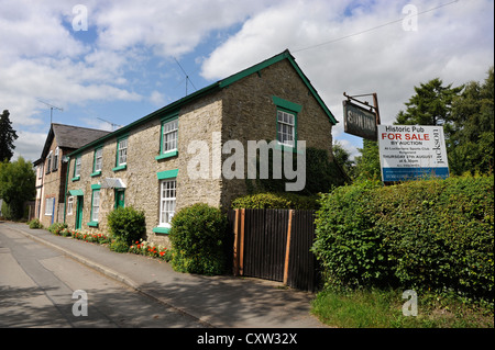 La vente de la pub salon historique l'auberge de soleil à Leintwardine, Herefordshire après la mort du titulaire Florence Lane Banque D'Images