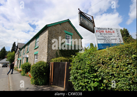 La vente de la pub salon historique l'auberge de soleil à Leintwardine, Herefordshire après la mort du titulaire Florence Lane Banque D'Images