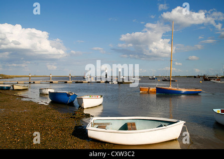 Bateaux à quai Orford Suffolk Angleterre UK Banque D'Images