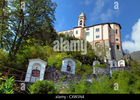 Le chemin de croix du Sanctuaire de la Madonna del Sasso à Locarno, Tessin, Suisse Banque D'Images