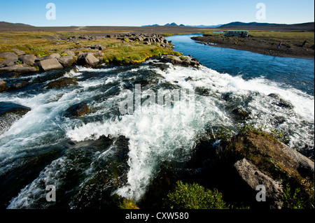 L'eau douce dans une rivière le long chemin Askja Islande Banque D'Images