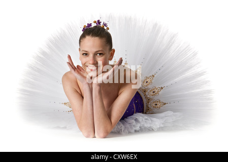 Teenage ballerine en tutu violet et blanc Banque D'Images