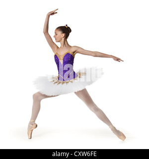Teenage ballerine en tutu violet et blanc Banque D'Images