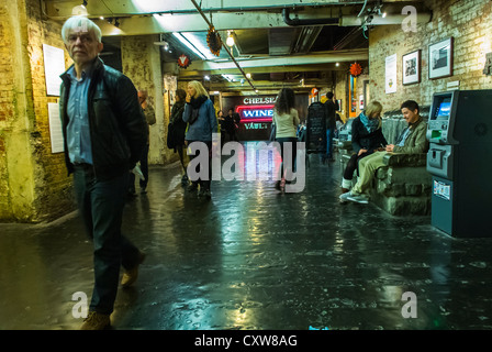 New York City, NY, Etats-Unis, touristes, gens Shopping dans le marché de Chelsea, Centre commercial, dans le couloir, Manhattan Banque D'Images