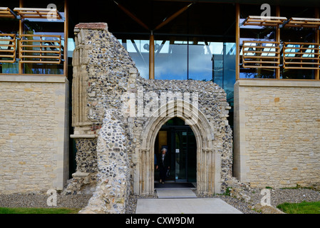 Entrée de la cathédrale de Norwich et Hostry syndicat education centre Banque D'Images