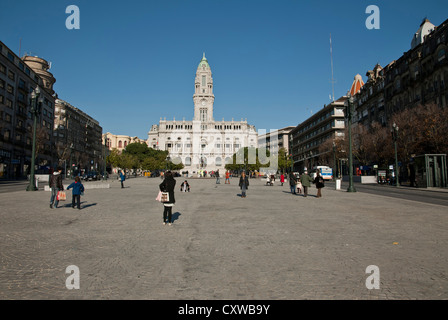 Ville de ville en haut de l'Avenida dos Aliados - Porto Portugal Banque D'Images