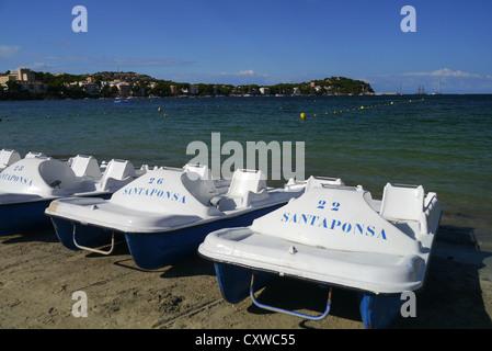 Santa Ponsa du pédalo sur la plage Banque D'Images