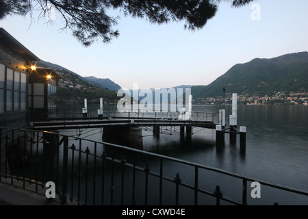 Une belle & vue pittoresque de Cernobbio Côme, Italie, Lac de Côme, bateaux, hôtels, photoarkive Banque D'Images