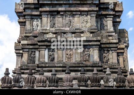 Bas-reliefs à Prambanan temple près de Yogyakarta sur l'île de Java, Indonésie Banque D'Images