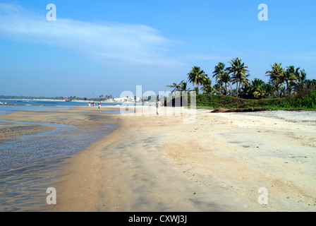 Décor de Chavara Plage à Kollam District de Kerala, Inde et précieux sol contenant des minéraux lourds et les terres rares minéral Banque D'Images