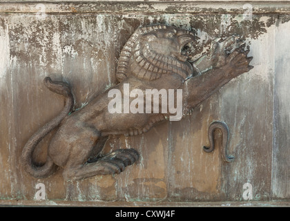 Signe astrologique lion relief en bronze Banque D'Images