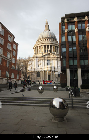 Un point de vue intéressant de la cathédrale Saint-Paul à distance, London,Royaume-Uni, ville, europe, photoarkive Banque D'Images