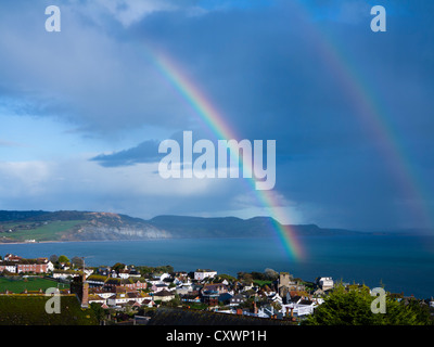 Double arc-en-ciel sur la baie de Lyme, de Lyme Regis à pour Golden Cap Banque D'Images