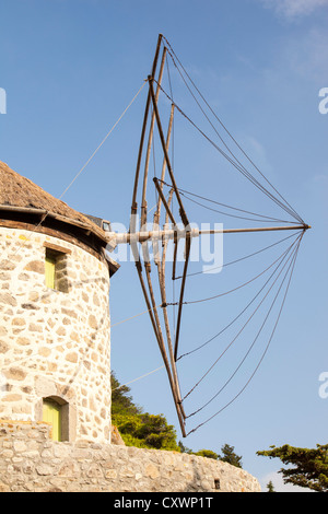 Moulins à vent en grec ancien Kontias sur Lemnos, Grèce. Banque D'Images