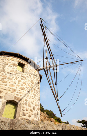Moulins à vent en grec ancien Kontias sur Lemnos, Grèce. Banque D'Images