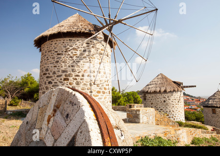 Moulins à vent en grec ancien Kontias sur Lemnos, Grèce. Banque D'Images