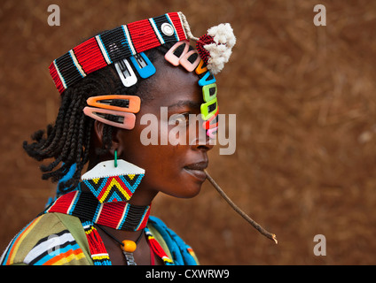 Mlle. Biremuda Bana, fille de la tribu, Afer clés, vallée de l'Omo, Ethiopie Banque D'Images