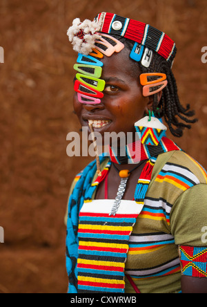 Mlle. Biremuda Bana, fille de la tribu, Afer clés, vallée de l'Omo, Ethiopie Banque D'Images