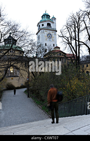 Muellersches Volksbad piscine public tour de l'horloge sur la rivière Isar, Munich, Bavaria, Germany, Europe Banque D'Images