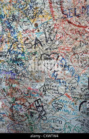 Les messages écrits sur le mur de Juliette, la Casa di Giulietta, Vérone, province de Vérone, Vénétie, Italie Banque D'Images