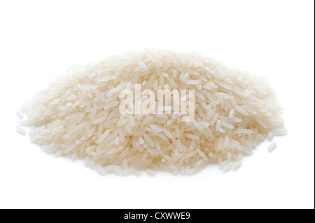 Tas de matières, sec, non cuit le riz basmati isolé sur fond blanc Banque D'Images