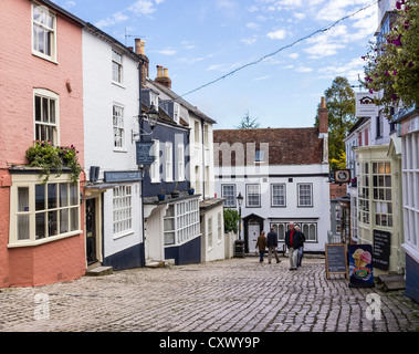 Quay Hill et pavées de la Vieille ville , Lymington, Hampshire, Royaume-Uni. L'Europe Banque D'Images