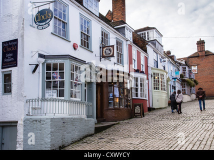 Quay Hill et pavées de la Vieille ville , Lymington, Hampshire, Royaume-Uni. L'Europe Banque D'Images