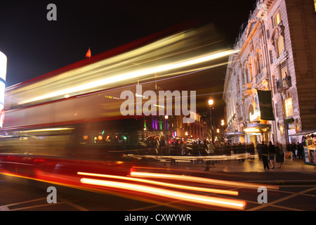 En bus de Londres Piccadilly Circus Banque D'Images