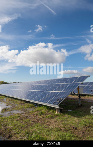 Des panneaux solaires installés à Parkwall ferme, Westonzoyland Road, Bridgewater. Banque D'Images