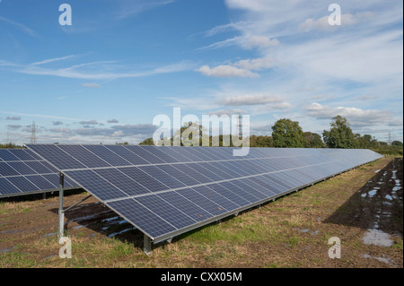 Des panneaux solaires installés à Parkwall ferme, Westonzoyland Road, Bridgewater. Banque D'Images