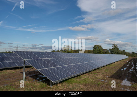 Des panneaux solaires installés à Parkwall ferme, Westonzoyland Road, Bridgewater Banque D'Images