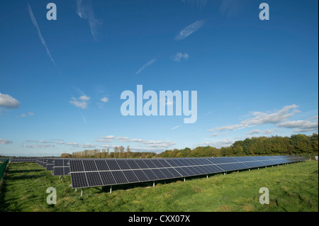 Des panneaux solaires installés à Parkwall ferme, Westonzoyland Road, Bridgewater Banque D'Images