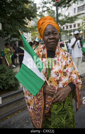 Les Nigérians de autour de New York s'est avéré pour le jour de l'indépendance nigériane le long de la 2e Avenue à New York. Banque D'Images