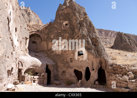 Église en pierre Vallée de Soganli, parc national de Göreme, Cappadoce, Turquie. Banque D'Images