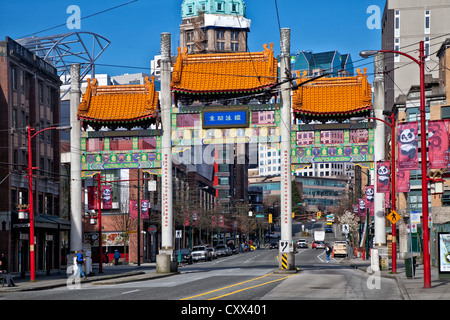 Vancouver Chinatown et le Millenium Gate. Banque D'Images