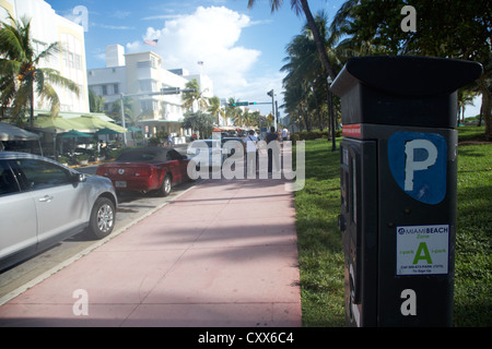 Parking Ticket Machine Ocean drive tôt le matin quartier art déco de Miami South beach floride usa Banque D'Images