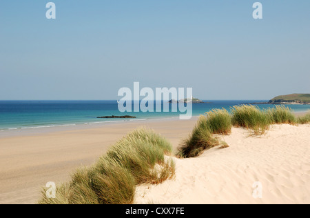 Une vue vers le phare de godrevy upton towans près de hayle en Cornouailles, Royaume-Uni Banque D'Images