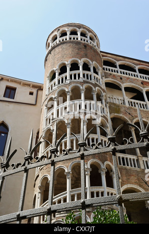 Palazzo Contarini del Bovolo en colimaçon, Venise, Italie. Banque D'Images